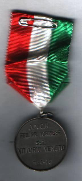 (idem) REPUBBLICA ITALIANA - A.N.C.R. Federazione Torinese - Sezione Vittorio Veneto 1976 (retro)